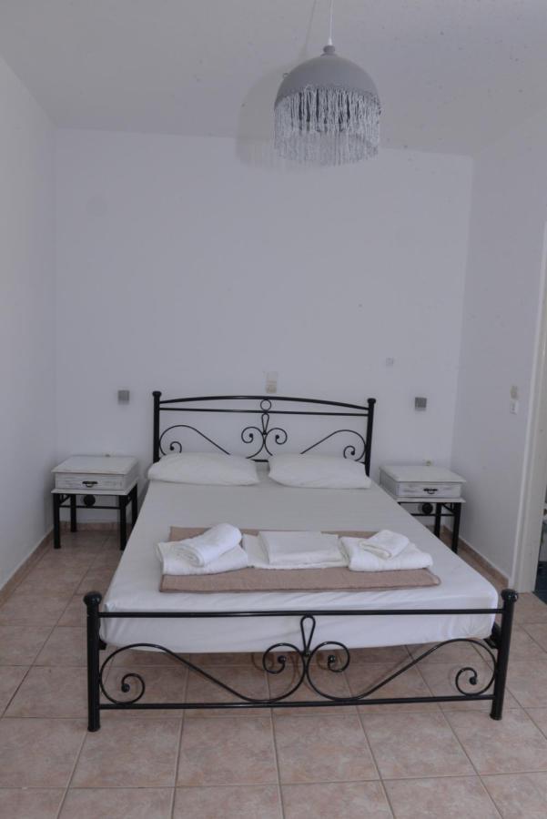 Papikinou * Adamantas (Milos)